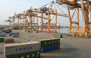 عدوان إسرائيلي على ميناء الحديدة والدفاعات اليمنية تتصدى