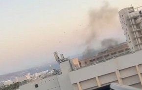 مشاهد لانقضاض مسيرة يمنية على فندق إسرائيلي في إيلات