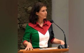 نائبة هولندية تتضامن مع الفلسطينيين بـخطوة رمزية + فيديو