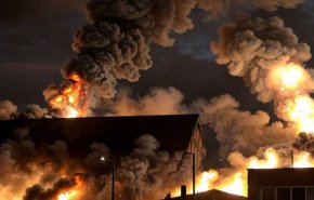 إخلاء أحياء بمدينة بريطانية إثر انفجار ضخم بمنطقة صناعية + صور