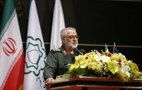 قائد عسكري: ايران لن تستأذن احدا لتصنيع معداتها العسكرية المتطورة