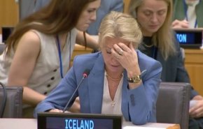 شاهد: دموع وزيرة خارجية أيسلندا تنهمر لأجل أطفال غزة