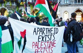 متظاهرون في واشنطن يطالبون باعتقال نتنياهو كمجرم حرب