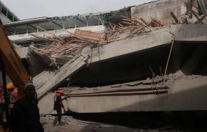 عدد من الطلاب الإندونيسيين لا يزالون تحت الأنقاض