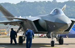 پرواز جنگنده‌های پنهان‌کار چین در بحبوحه تحرکات مشکوک آمریکا در منطقه