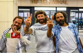 ناشطو الأسطول: سرقو حواسيبنا وهواتفنا کما سرقوا من الفلسطينيين وطنهم!