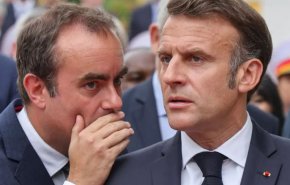 أزمة سياسية غير مسبوقة في فرنسا.. استقالة الحكومة ومطالبات بعزل ماكرون