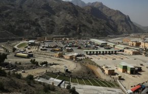 وفد أفغاني يتوجه اليوم لقطر لبحث تمديد الهدنة مع باكستان 