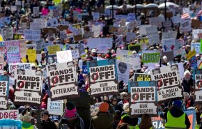 مظاهرات عارمة في أمريكا وأوروبا ضد سياسات ترامب
