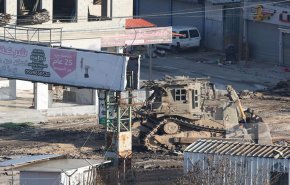 الاحتلال يجرف شارعا رئيسا وسط مدينة طوباس ويغلق مدخلها الجنوبي