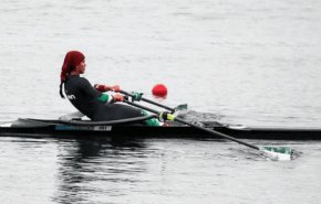 رياضية ايرانية تحرز الميدالية الذهبية في بطولة آسيا للتجديف