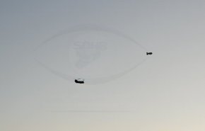 طائرة أميركية تهبط في قاعدة 