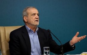 الرئيس الإيراني: يجب ألا نعتمد على مبيعات النفط فقط