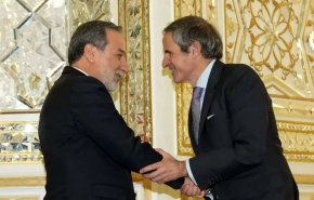 غروسي: أنا على تواصل دائم مع عراقجي