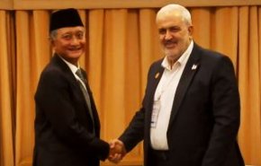 وزير طاقة ايران يلتقي وزير العمل والإسكان الإندونيسي في جدة