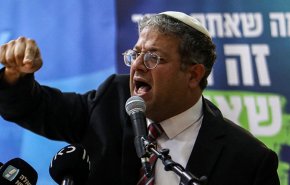 بالفيديو مهدِّدًا بإعدامهم.. 