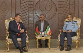 وزير الدفاع يرحب بتوسيع التعاون الدفاعي والصناعي بين ايران وبيلاروسيا