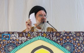 آية الله خاتمي: ترامب إرهابي ومُروج للإرهاب