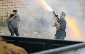 شاهد/ زفاف في ليبيا يتحول إلى عرض عسكري بمدرعات وقذائف