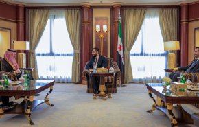 دیدار و گفت‌وگوی جولانی با بن فرحان در ریاض