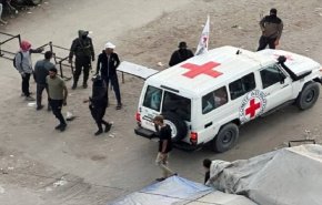 كتائب القسام تسلم الصليب الأحمر جثتي أسيرين إسرائيليين