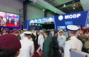 شاهد: قادة عسكريون من العالم يزورون جناج إنجازات إيران الدفاعية