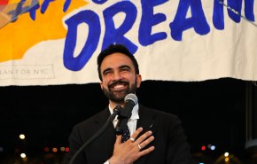 ترامب يلوح بوقف التمويل الفيدرالي لنيويورك في حال فوز زهران ممداني في الانتخابات
