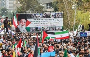 برگزاری راهپیمایی ۱۳ آبان در سراسر کشور/ نمایش موشک و سانتریفیوژهای ایرانی در حاشیه راهپیمایی