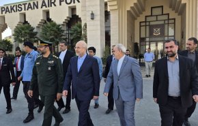 قاليباف يصل إلى كراتشي