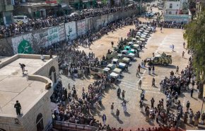 اليمنيون يطلقون 