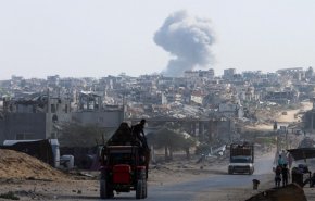 الاحتلال يشنّ غارات على بيت لاهيا ويفجّر منازل في خان يونس