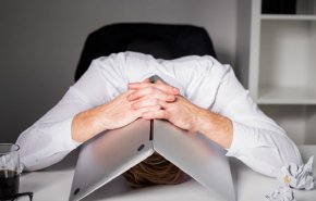 5 عادات نوم سيئة تسبب شيخوخة الدماغ 