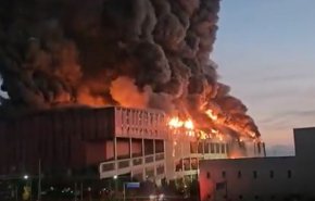 آتش سوزی بزرگ در انبار یک شرکت پوشاک در مرکز کره جنوبی + فیلم