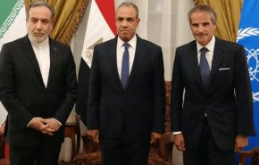 تماس تلفنی وزیر خارجۀ مصر با عراقچی و گروسی