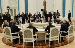 دیدار عارف و اعضای شرکت‌کننده در اجلاس نخست‌وزیران شانگهای با پوتین