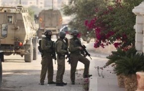 مشاجرة كبيرة وضرب بالمقاعد بين جنود بقاعدة عسكرية للاحتلال + فيديو