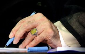 قائد الثورة الاسلامية يبعث برسالة الى الرياضية الإيرانية فرشته حسن زاده