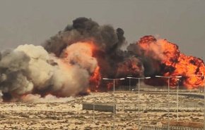 شاهد بالفيديو.. تحطم مقاتلة أثناء عرض جوي في معرض دبي للطيران