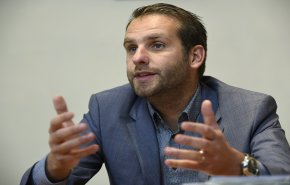 سياسي بلجيكي يقود تحركا برلمانيا لمساءلة کیان الاحتلال عن جرائمه