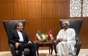 عراقجي يلتقي نظيره العماني في مسقط