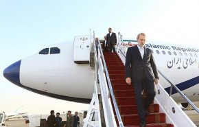 لاريجاني يصل الى اسلام آباد في زيارة تستمر يومين
