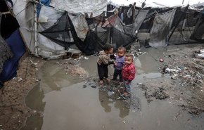 غرق عشرات خيام نازحي غزة ومنظمات فلسطينية تطلق نداء عاجلا 