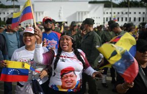 كراكاس تشهد مظاهرات ضخمة رفضاً للتهديدات الأمريكية +صور