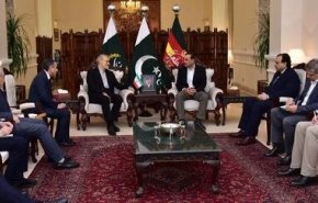 تأکید فرمانده ارتش پاکستان بر همکاری نزدیک با ایران در مبارزه با تروریسم