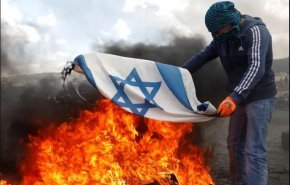 پرچم اسرائیل در سوریه به آتش کشیده شد+فیلم