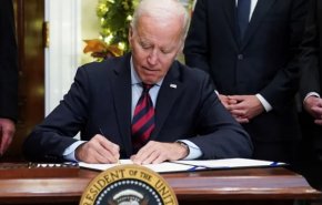 ترامب يعلن إلغاء جميع الأوامر التنفيذية التي وقعها بايدن بـالقلم الآلي
