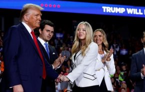 شاهد.. ترامب يحتضن حفيده اللبناني!