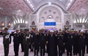 قادة القوات البحرية يجددون العهد والميثاق مع مبادئ الإمام الخميني (رض)