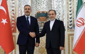 عراقجي يستقبل نظيره التركي