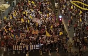 تظاهرات مخالفان عفو نتانیاهو در مقابل منزل هرتزوگ+ فیلم
